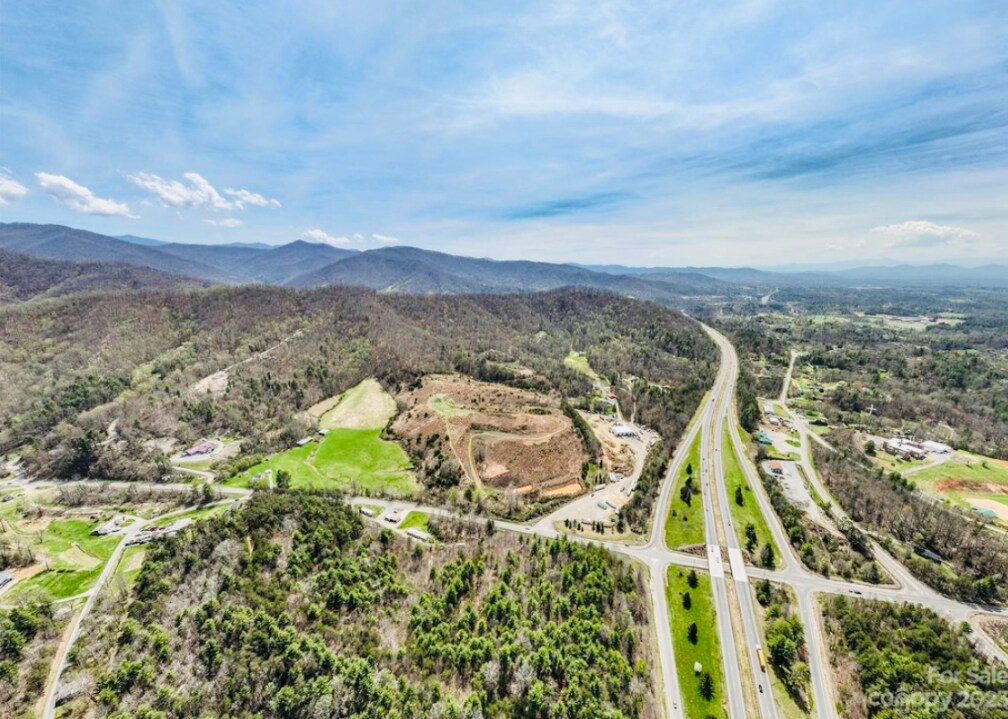 87 Barnardsville Hwy, Weaverville, NC à vendre Photo du bâtiment- Image 1 de 21