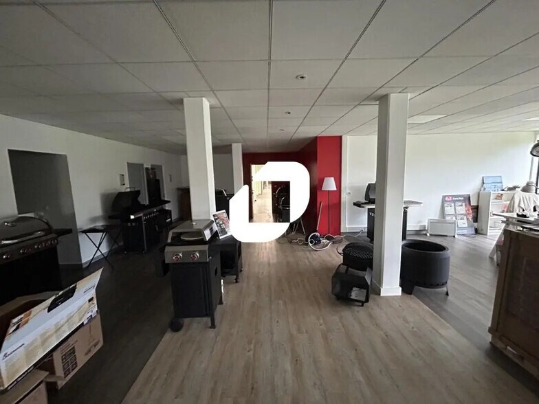 Bureau dans Avon à louer - Photo du bâtiment - Image 3 de 10