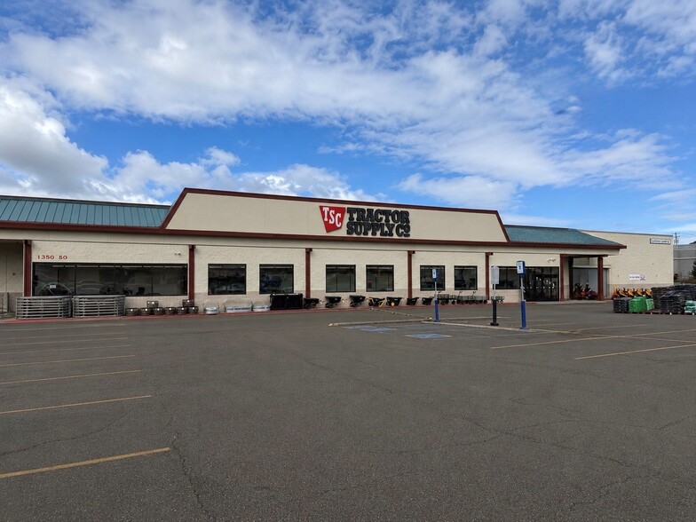 1350-24 to 30 NE Stephens St, Roseburg, OR for lease - Building Photo - Image 1 of 2