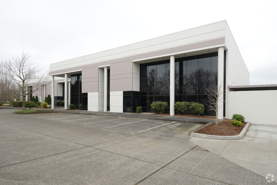 12021 NE Airport Way, Portland, OR for lease - Building Photo - Image 2 of 9