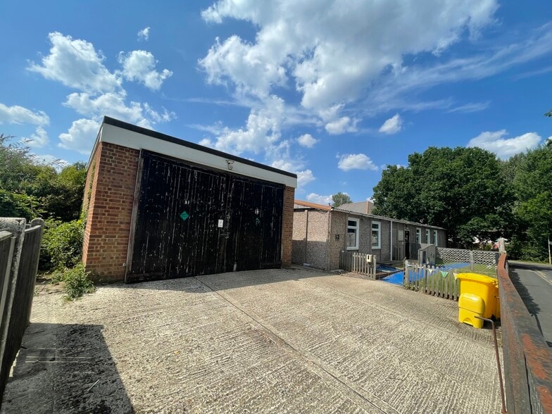 9 Station Rd, Farnborough for sale - Building Photo - Image 3 of 5