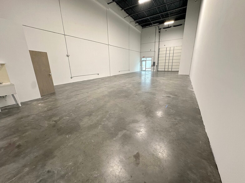 7814-7816 SW Jack James Dr, Stuart, FL for lease - Interior Photo - Image 3 of 15