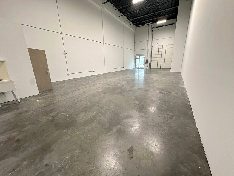 7814-7816 SW Jack James Dr, Stuart, FL à louer - Photo intérieure - Image 3 de 15