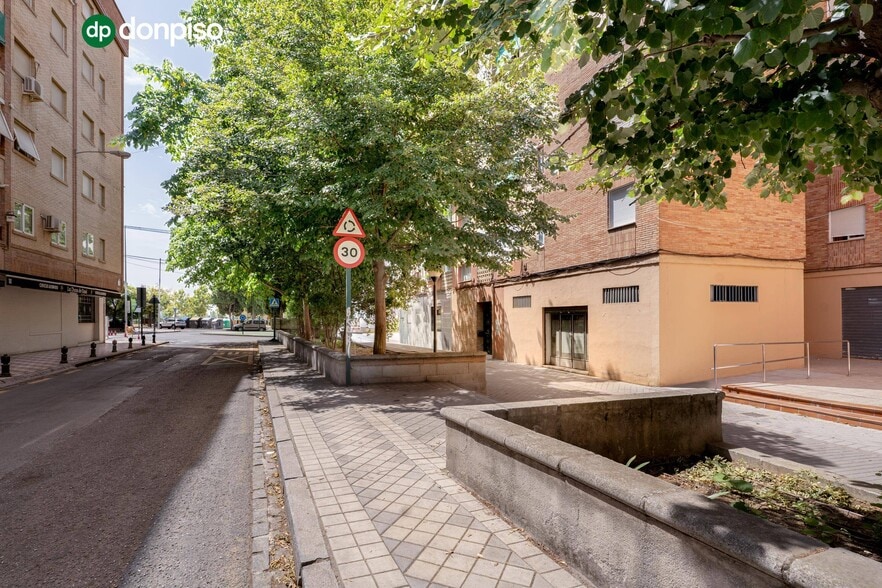 Calle María Goyri, 80, Granada, Granada for sale - Building Photo - Image 3 of 9