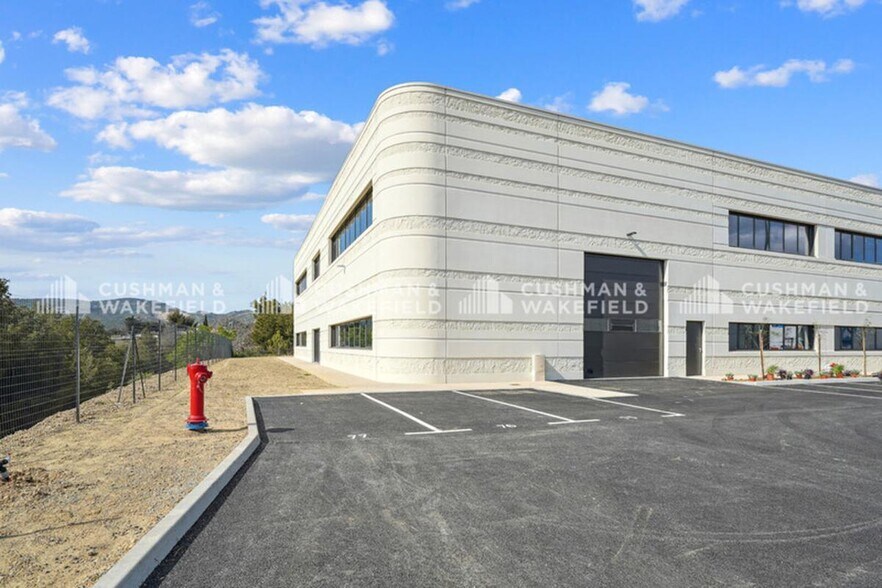 Flex in La Ciotat for lease - Building Photo - Image 3 of 8