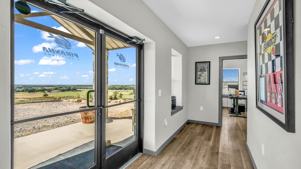 125 Winners Cir, Weatherford, TX for sale - Building Photo - Image 2 of 32