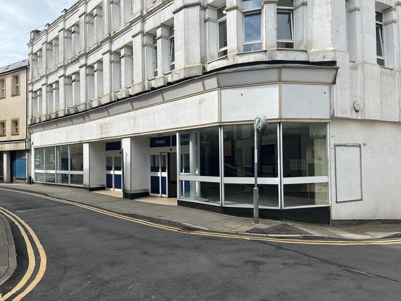 18-30 Somerset St, Abertillery for lease - Primary Photo - Image 1 of 2