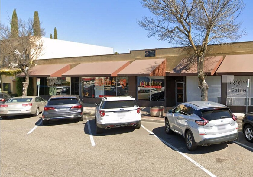 145 N 2nd Ave, Oakdale, CA à louer - Photo du bâtiment - Image 1 de 3