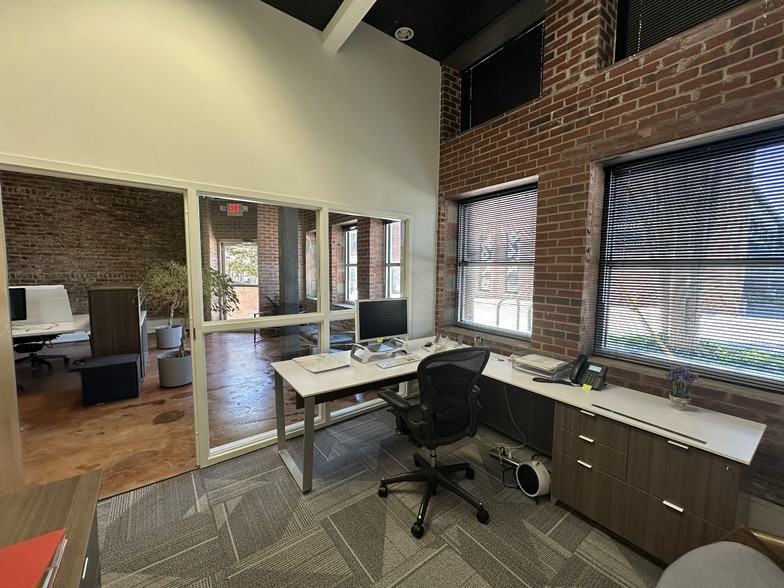 803 N Trade St, Winston-Salem, NC for lease - Interior Photo - Image 3 of 8