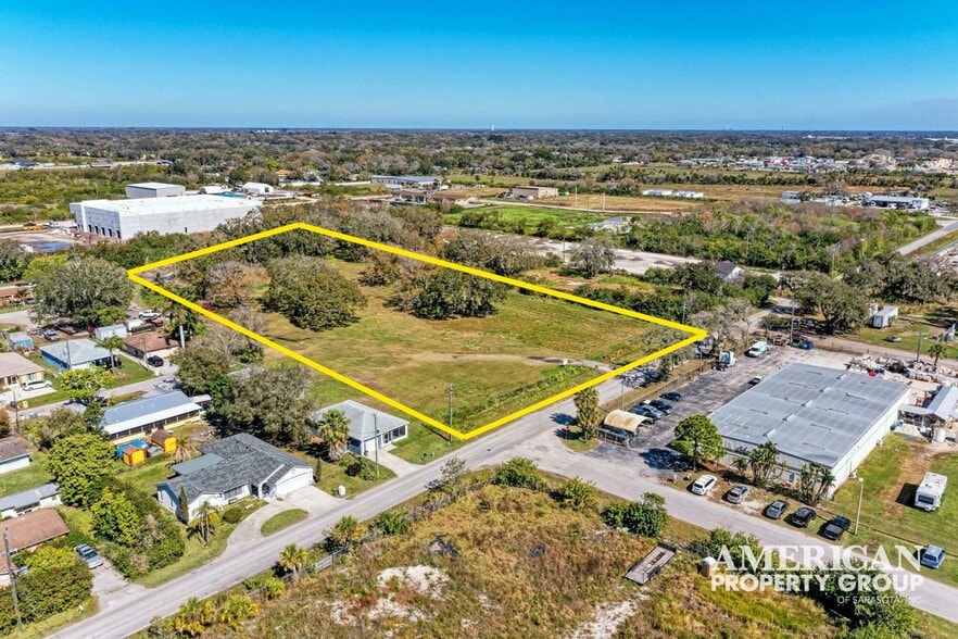 2102 17th St E, Palmetto, FL for sale - Building Photo - Image 2 of 4