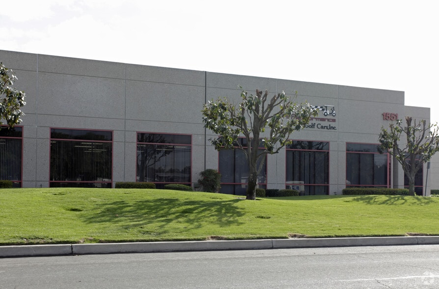 1551 S Vineyard Ave, Ontario, CA à vendre - Photo du bâtiment - Image 2 de 3