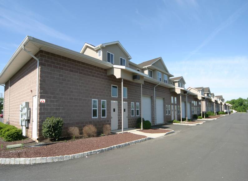 100-110 Park Ave, Manalapan Township, NJ à louer - Photo du bâtiment - Image 1 de 14