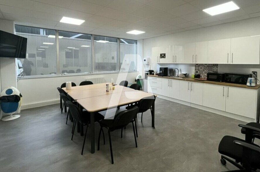12 Avenue Des Tropiques, Les Ulis à louer - Photo du bâtiment - Image 1 de 7