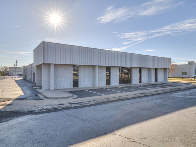 1827 N Yellowood Ave, Broken Arrow, OK à louer - Photo du bâtiment - Image 2 de 18
