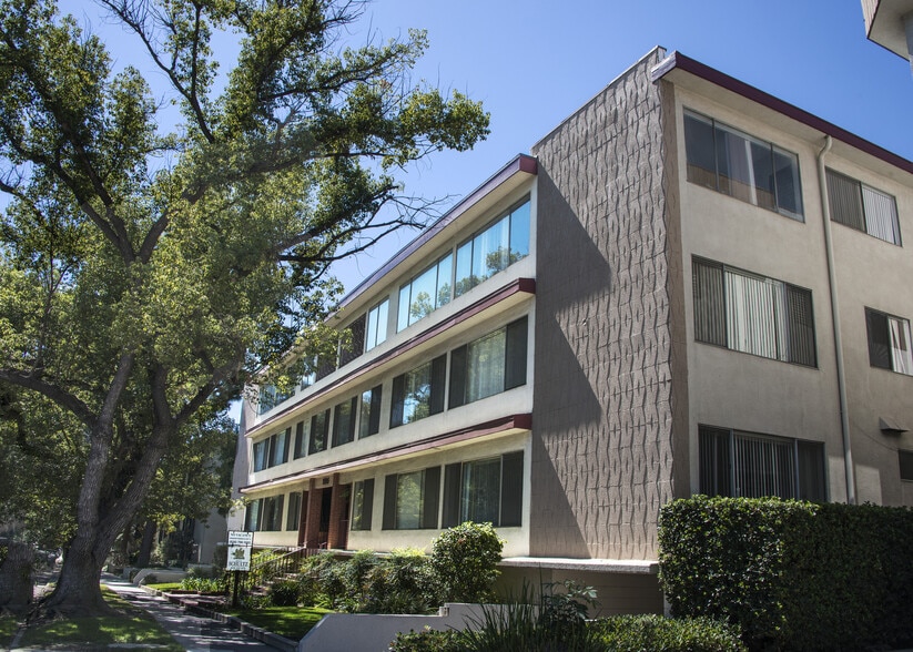 195 S Wilson Ave, Pasadena, CA à vendre - Photo du bâtiment - Image 2 de 32