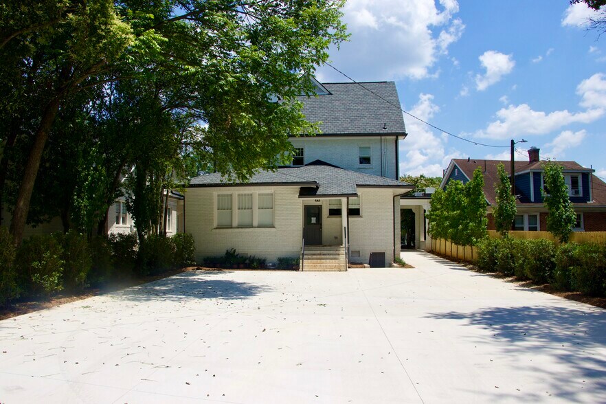 22 Mills Ave, Greenville, SC à louer - Photo du bâtiment - Image 2 de 3