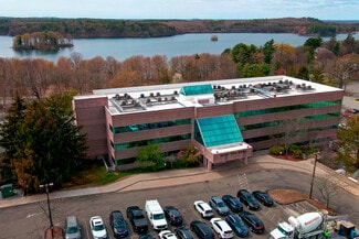 Plus de détails pour 3 Woodland Rd, Stoneham, MA - Bureau à vendre