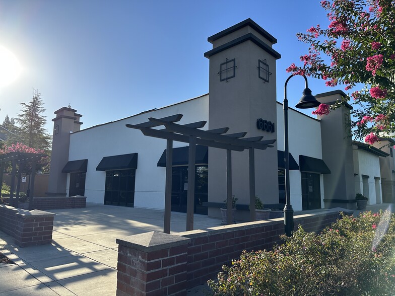 Blue Oaks Blvd, Rocklin, CA à louer - Photo du bâtiment - Image 1 de 16