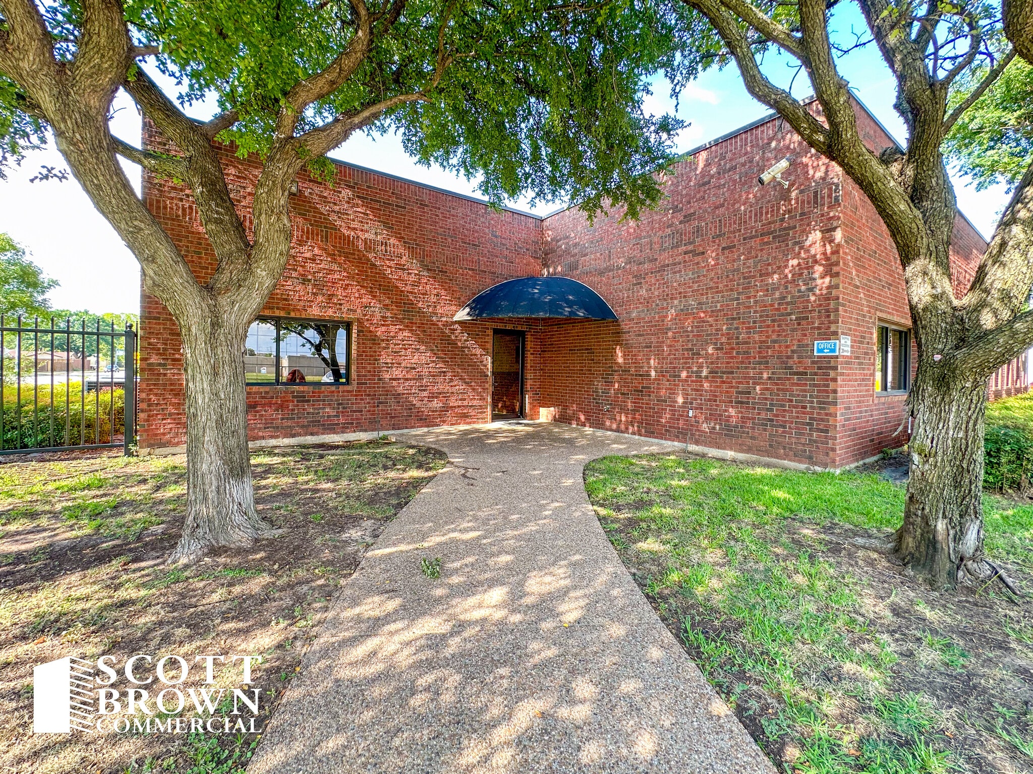 204 Cardinal Dr, Denton, TX for lease Building Photo- Image 1 of 15