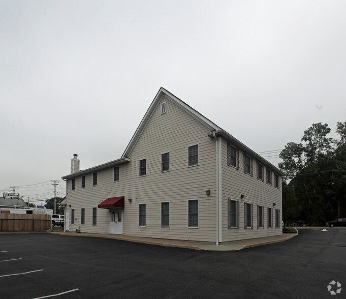 1360 Montauk Hwy, Mastic, NY à louer - Photo du bâtiment - Image 1 de 56