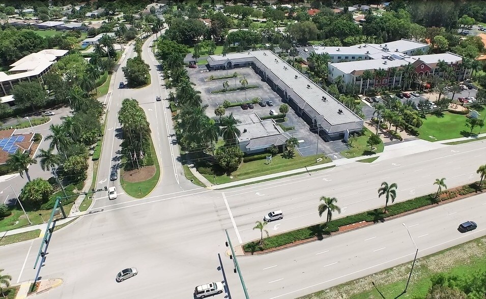 8803-8833 Tamiami Trl E, Naples, FL à louer - Photo du bâtiment - Image 3 de 12