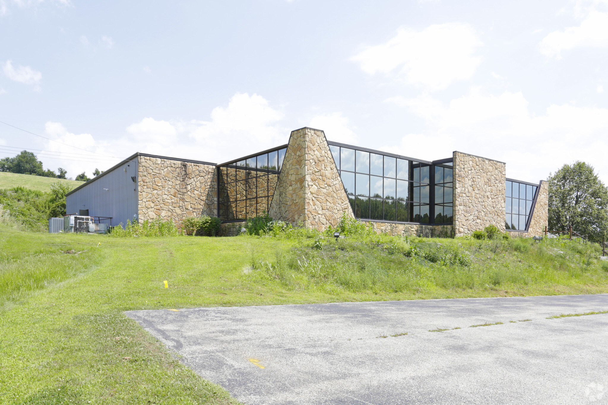 1538 Arona Rd, Irwin, PA for lease Building Photo- Image 1 of 3