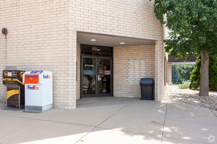 1100 W Glen Ave, Peoria, IL à louer - Photo du bâtiment - Image 3 de 13
