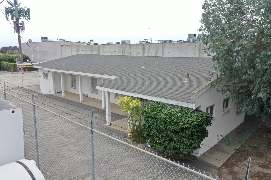 25316 Frampton Ave, Harbor City, CA à vendre - Photo du bâtiment - Image 3 de 8