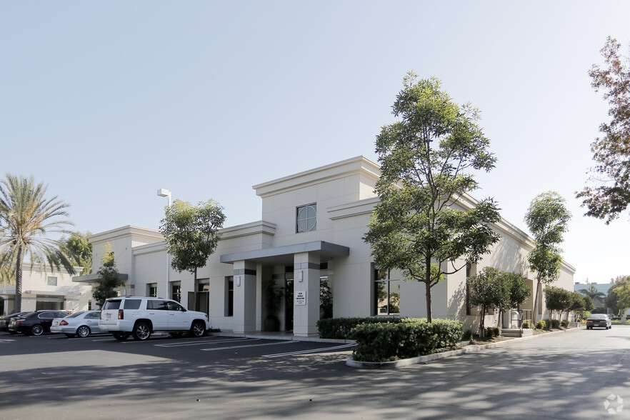 250 Baker St E, Costa Mesa, CA for lease - Building Photo - Image 2 of 4
