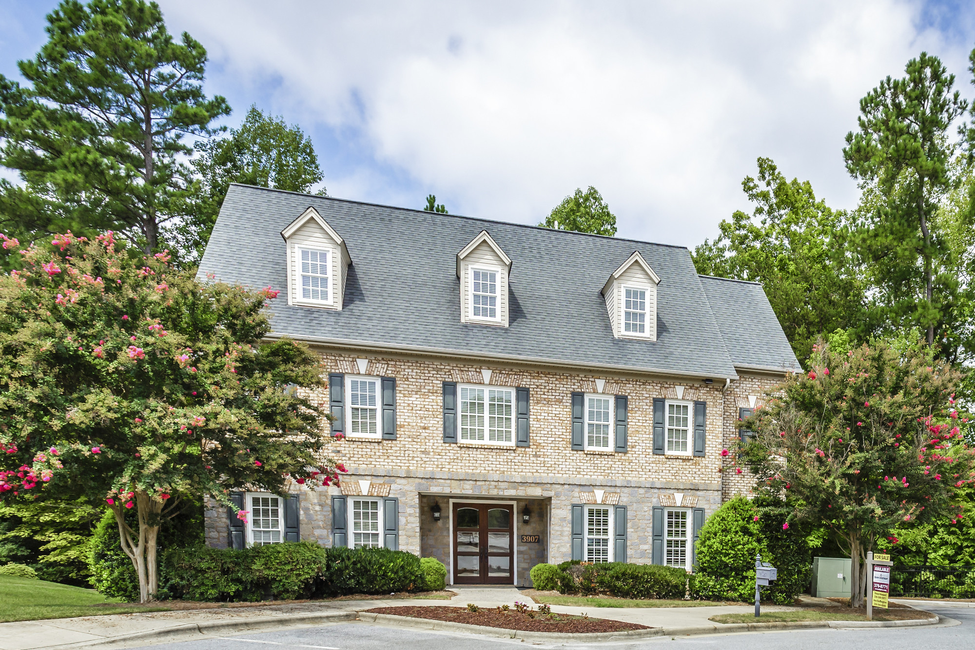 3907 N Elm St, Greensboro, NC à vendre Photo du bâtiment- Image 1 de 1