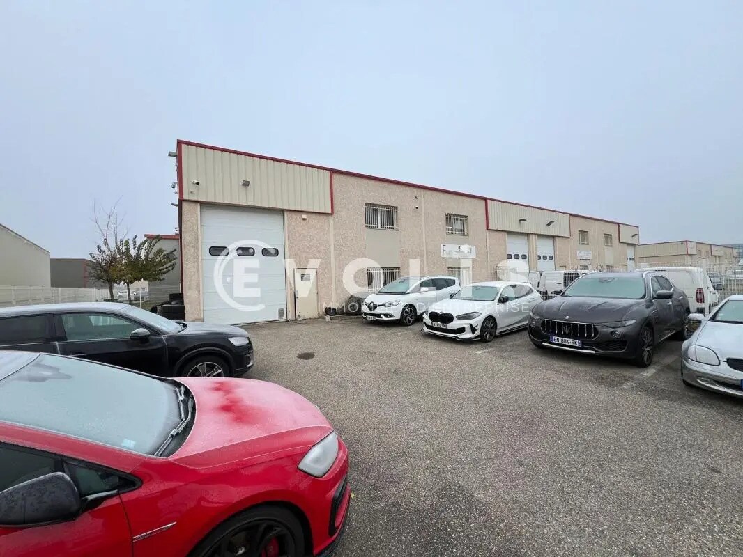 Bureau dans Chassieu à louer Photo du bâtiment- Image 1 de 7