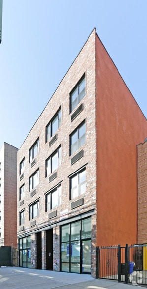 1666 Broadway, Brooklyn, NY for sale - Primary Photo - Image 1 of 6