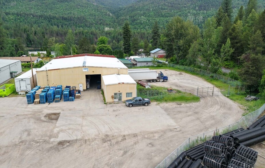 1795 Homegoods Rd, Genelle, BC for sale - Building Photo - Image 3 of 6