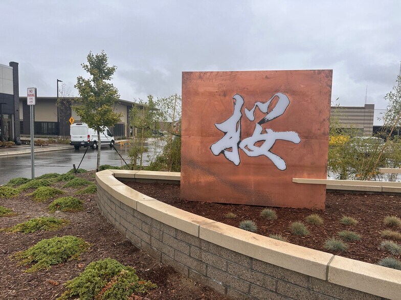 42750 Grand River Ave, Novi, MI à louer - Photo du bâtiment - Image 1 de 5