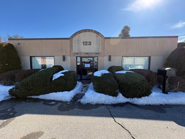 Plus de détails pour 123 Moore Rd, Weymouth, MA - Industriel à louer