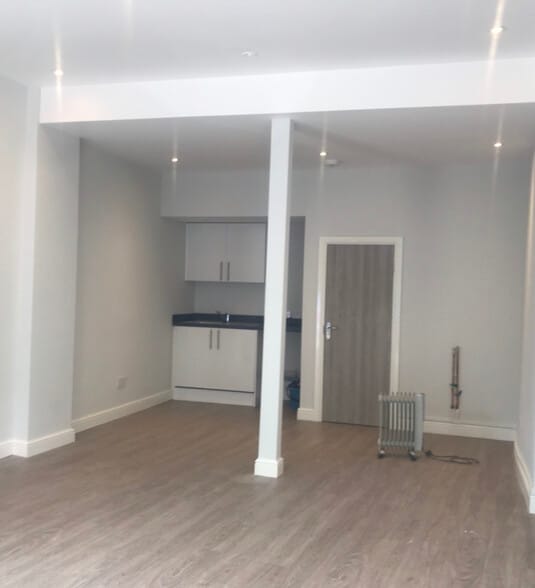 74 Chigwell Rd, London for lease - Interior Photo - Image 2 of 2