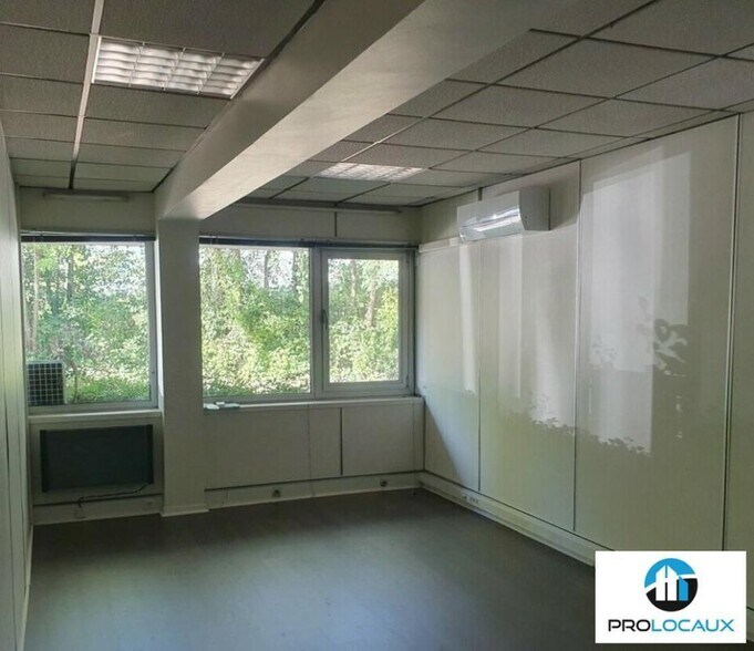 Office in Meylan for lease - Interior Photo - Image 3 of 10