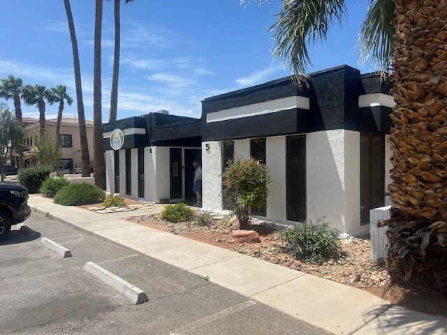 1703 Civic Center Dr, North Las Vegas, NV à louer - Photo du bâtiment - Image 2 de 13