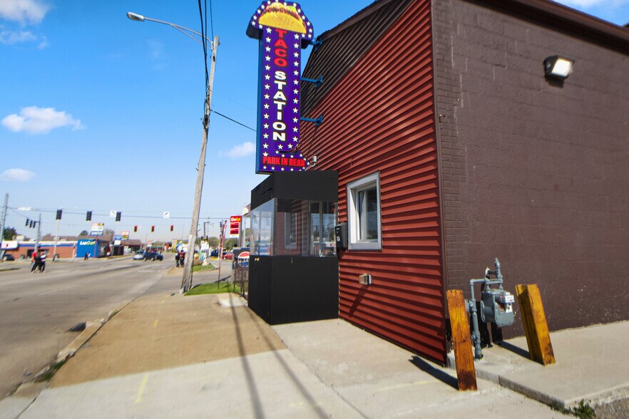 3634 Central Ave, Lake Station, IN à vendre - Photo du bâtiment - Image 3 de 29