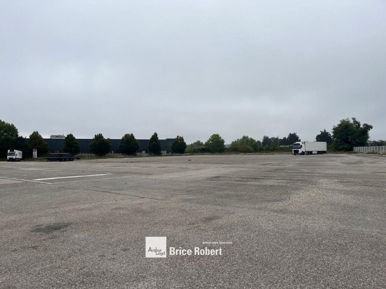 6 Rue De Lombardie, Saint-Priest for lease - Building Photo - Image 1 of 5