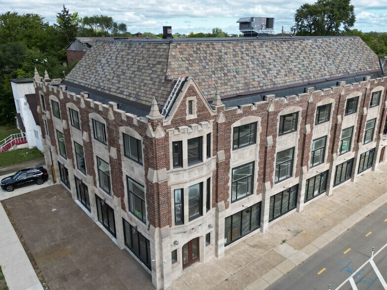 10103 Kercheval St, Detroit, MI à louer - Photo du bâtiment - Image 1 de 4