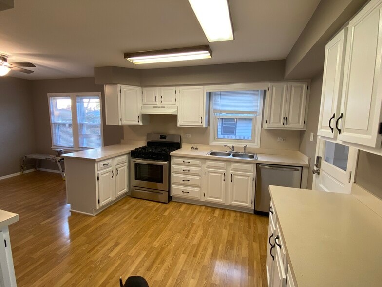 548 Prairie Ave, Downers Grove, IL for sale - Building Photo - Image 2 of 38