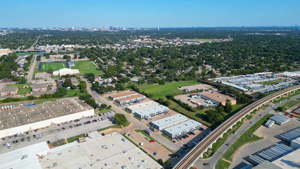 1510 Randolph St, Carrollton, TX à louer - Vidéo sur l’inscription commerciale - Image 2 de 22
