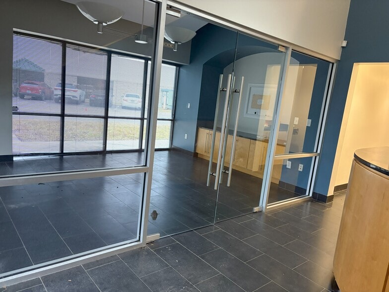 8110 Cypress Plaza Dr, Jacksonville, FL à louer - Photo du bâtiment - Image 3 de 16