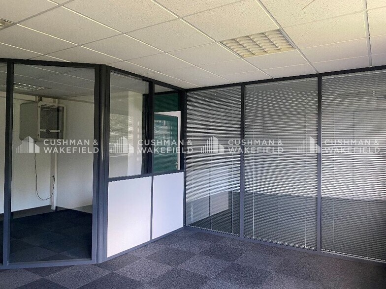 Office in Oberhausbergen for lease - Interior Photo - Image 2 of 13
