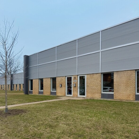 1955-1977 Rue Notre-Dame-de-Fatima, Laval, QC for lease - Building Photo - Image 3 of 6