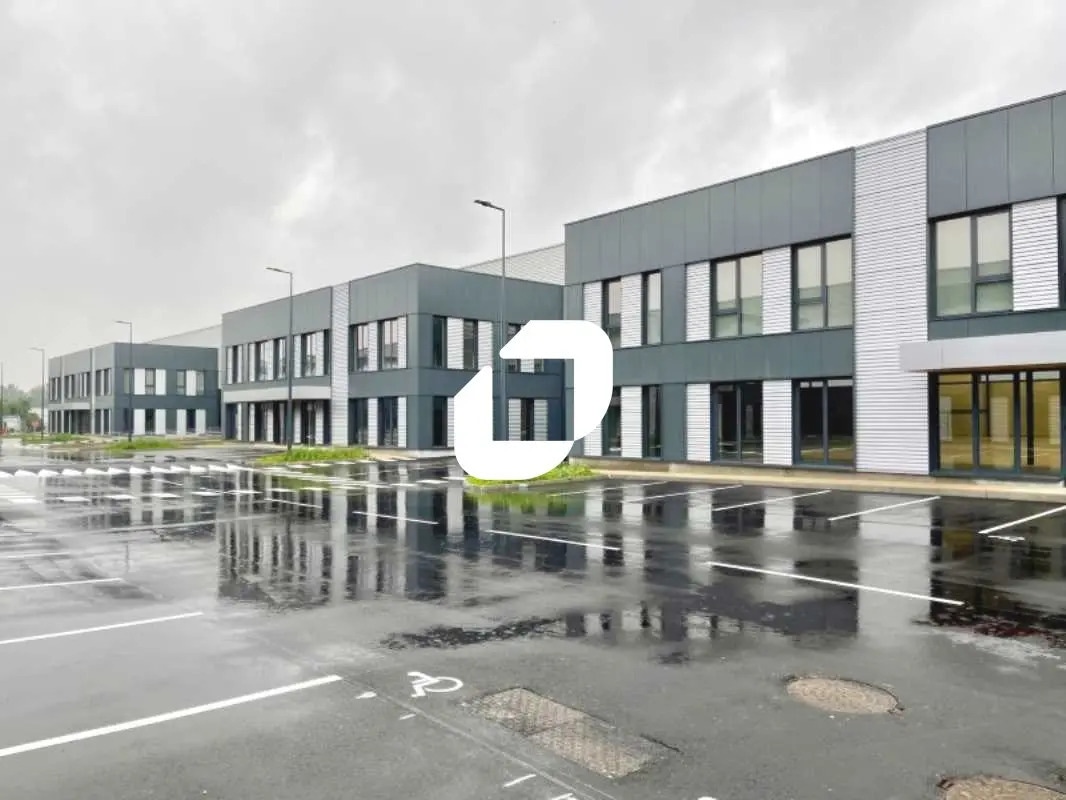 Office in Le Bourget for lease Building Photo- Image 1 of 20