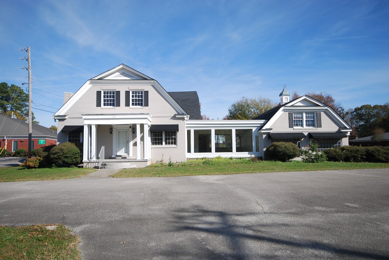 1651 Hollywood Dr, Jackson, TN à louer Photo du bâtiment- Image 1 de 29