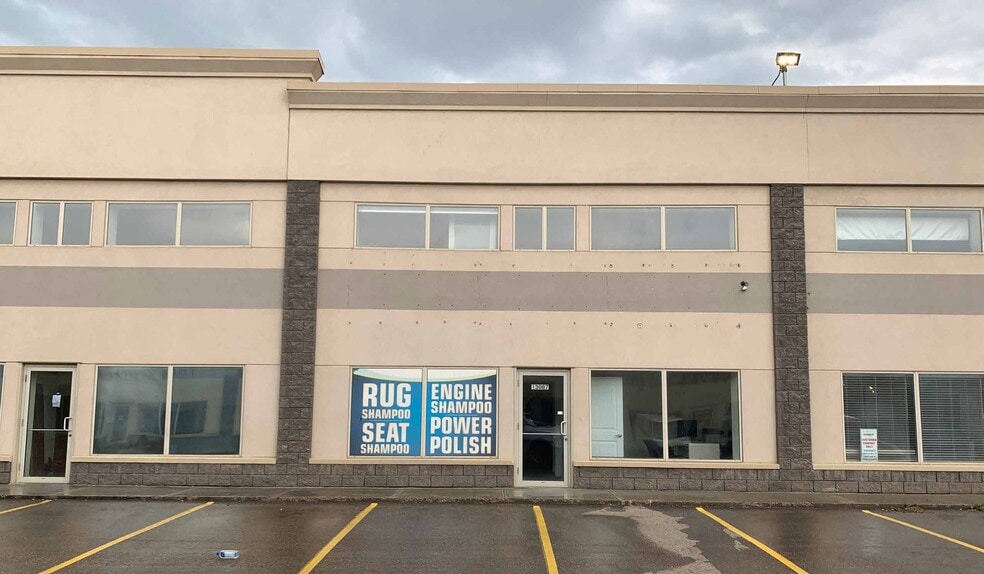 13083 156 St NW, Edmonton, AB à louer - Photo du bâtiment - Image 3 de 8