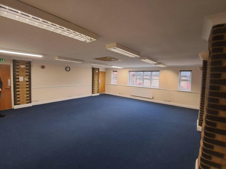 Silver St, Reading for lease - Building Photo - Image 3 of 4